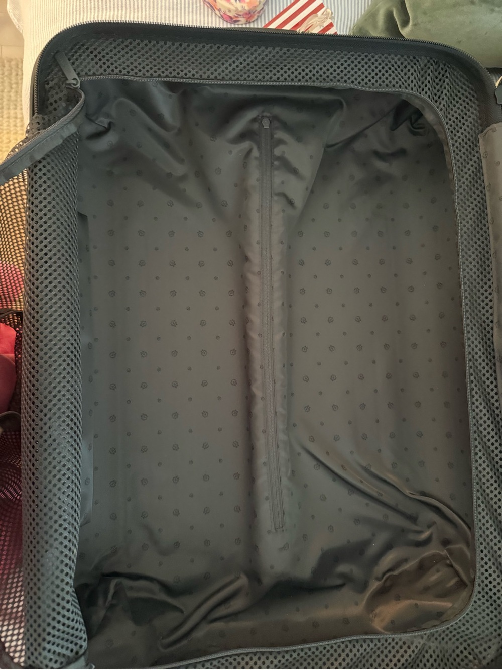 Rimowa essential lite carry on luggage - Picture 6 of 7